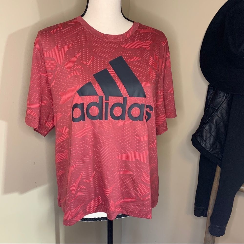 𝅺adidas essentials all over print cropped T-shirt